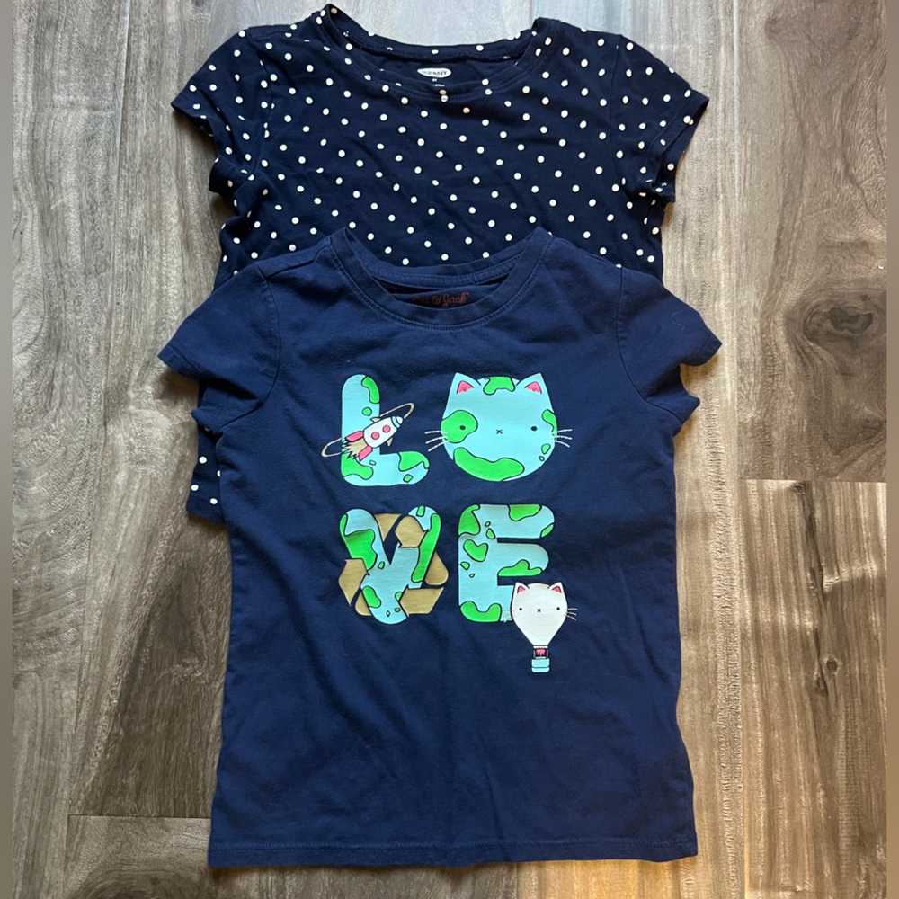 Old Navy Navy blue polka dots and Cat & Jack blue T-Shirt size 5